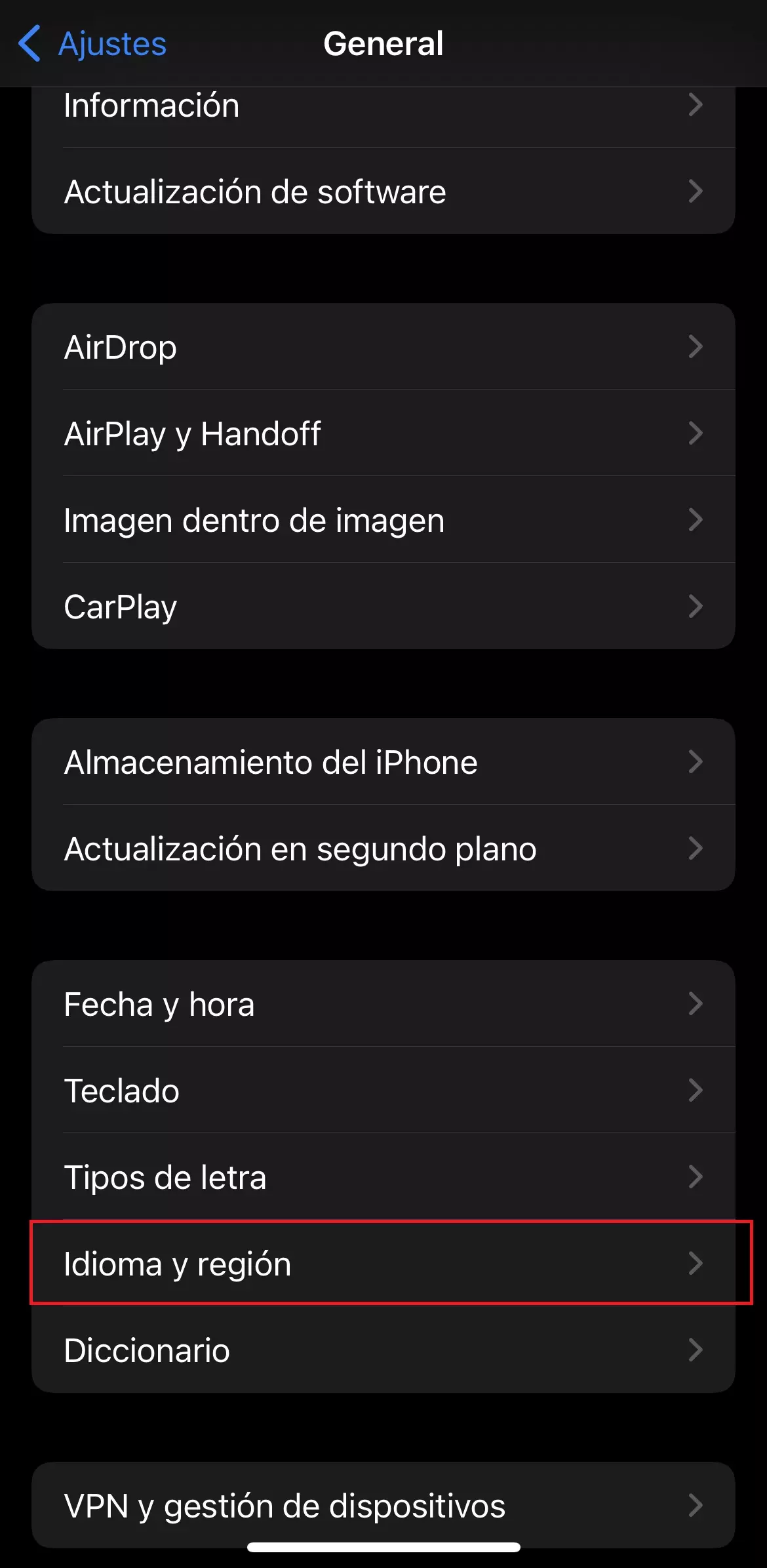 La opción “Idioma y región” en el menú de la configuración general de iOS