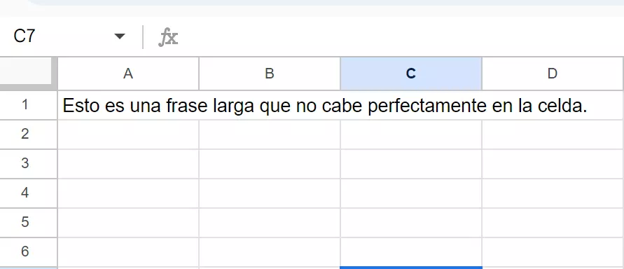 Captura de pantalla de una celda con contenido que excede sus dimensiones en Google Sheets